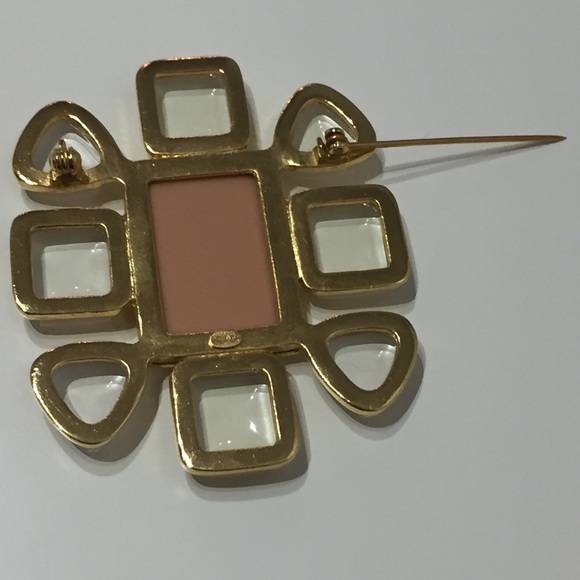 Chanel Vintage 1996 Gripoix Glass Brooch - Picture 8 of 15